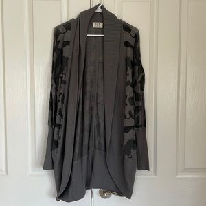 REV Camouflage cardigan Size medium